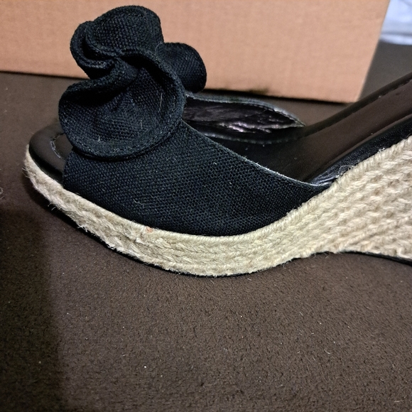 Women's Guess Wedge Sandals - Picture 4 of 13